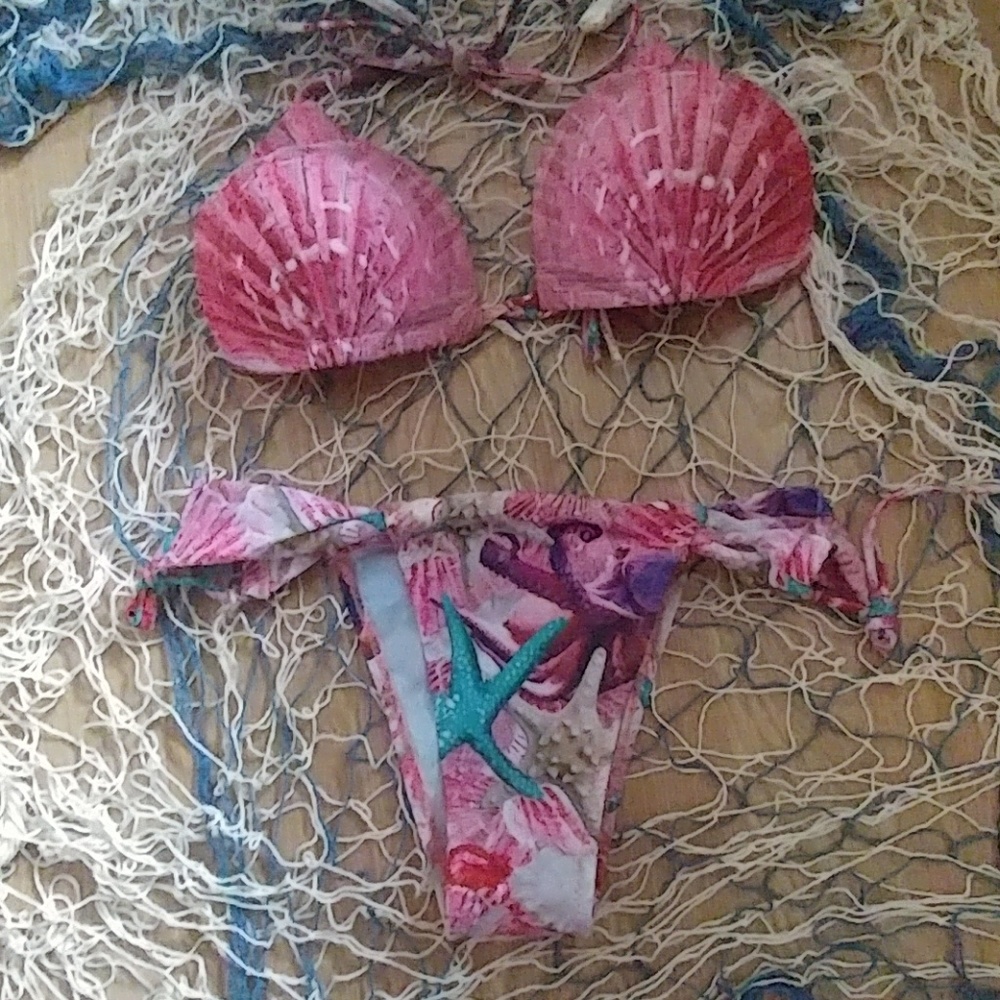 Swimsuit - Picture 1 of 2